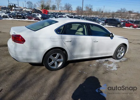 2015 Volkswagen Passat 1.8T Se z USA, uszkodzony, nr VIN 1VWBT7A36FC010747